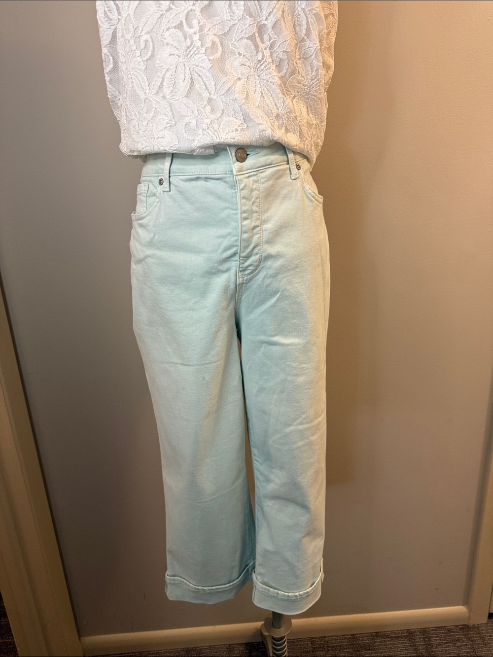 NYDJ Cropped Jeans in Light Mint